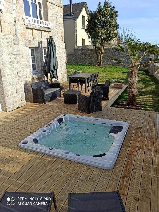 Luxueuse Villa au pied du château Dinan Exterior foto